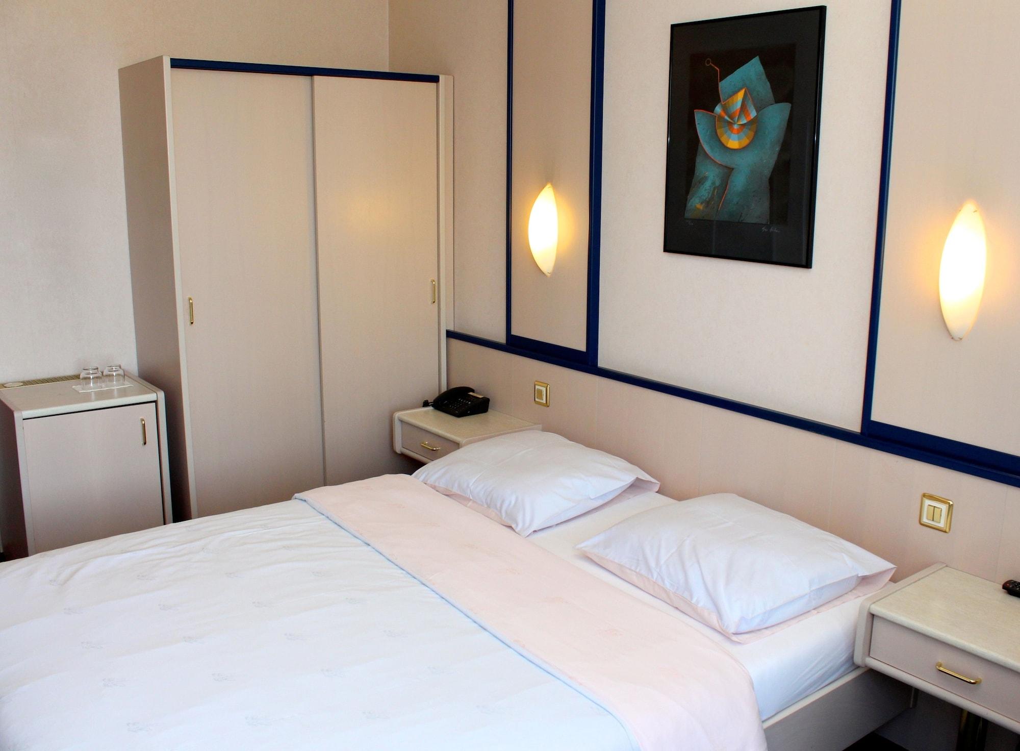 Hotel Crystal Lausanne Bagian luar foto