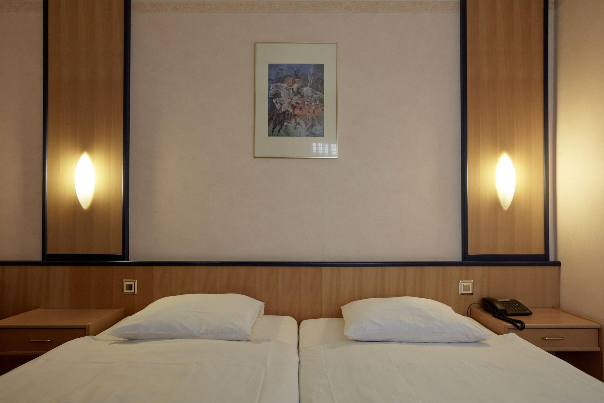 Hotel Crystal Lausanne Bagian luar foto