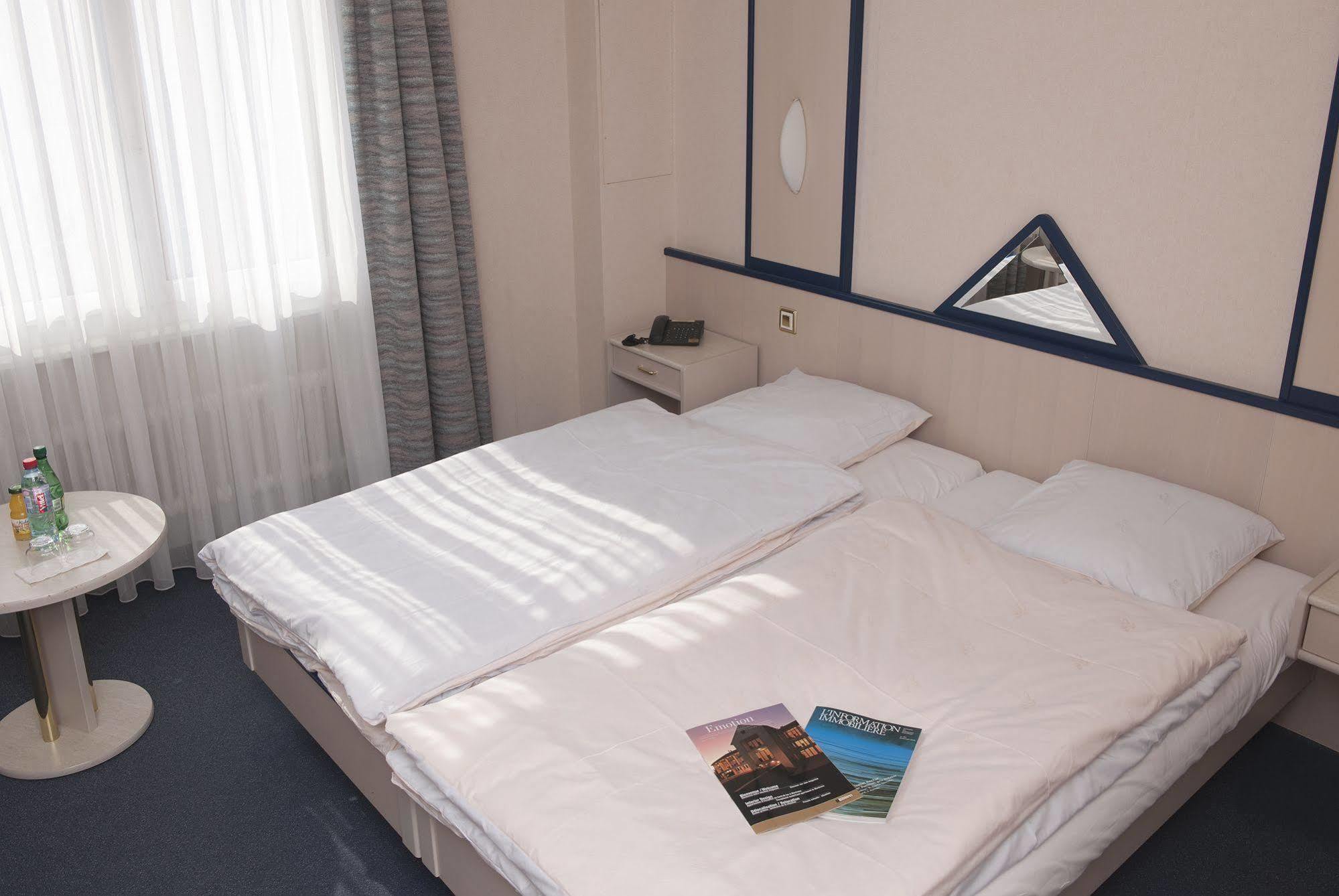 Hotel Crystal Lausanne Bagian luar foto
