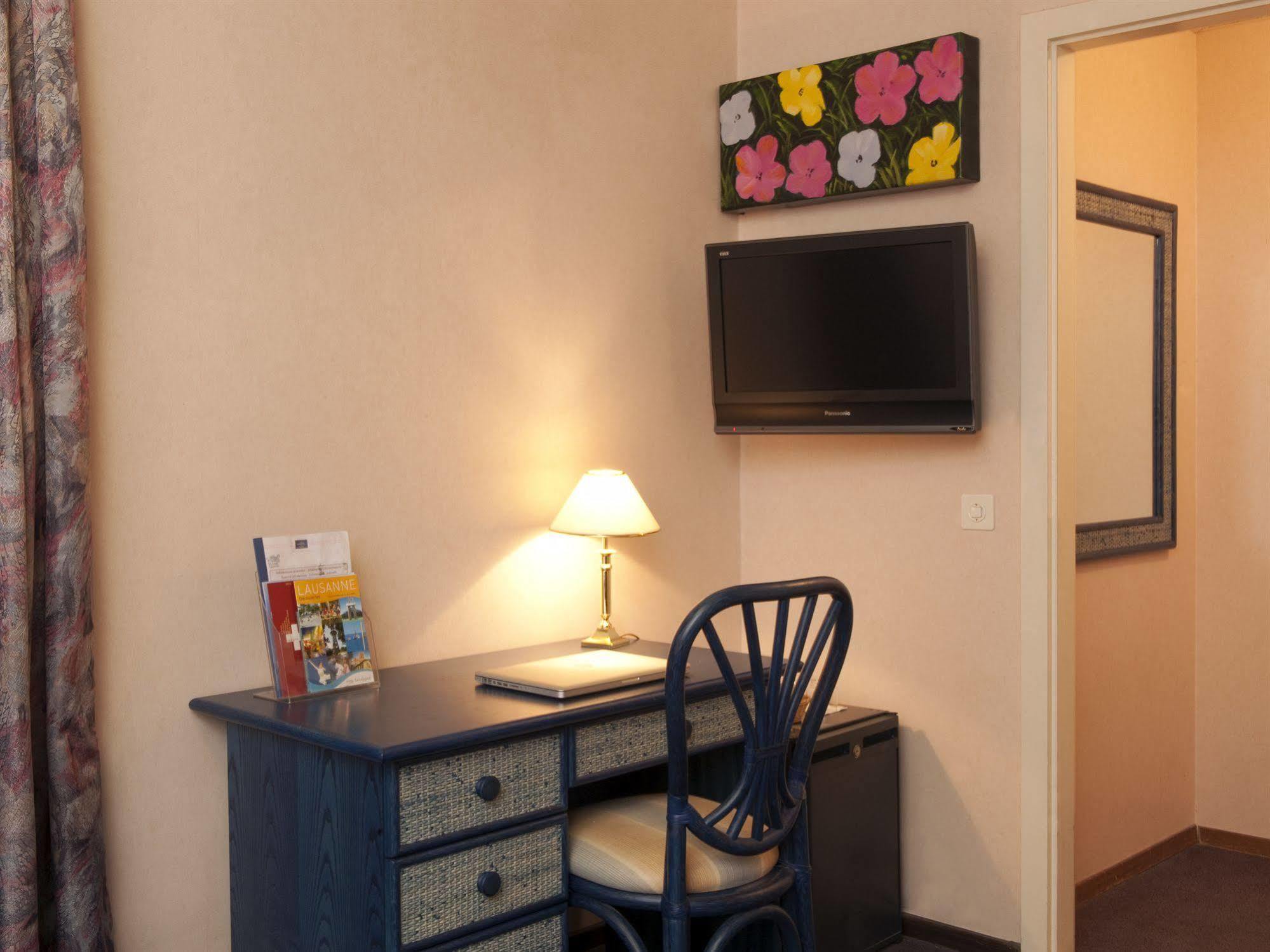 Hotel Crystal Lausanne Bagian luar foto
