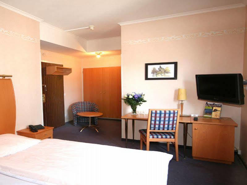 Hotel Crystal Lausanne Bagian luar foto